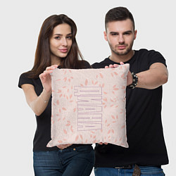 Подушка квадратная Диана по-вертикали с розовым фоном, цвет: 3D-принт — фото 2