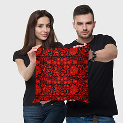 Подушка квадратная Хохломская роспись красные цветы и ягоды на чёрном, цвет: 3D-принт — фото 2