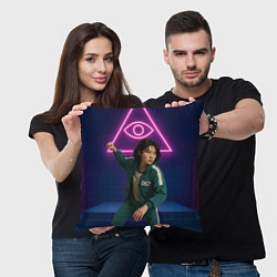 Подушка квадратная Игрок 067 замахивается - Игра в кальмара, цвет: 3D-принт — фото 2