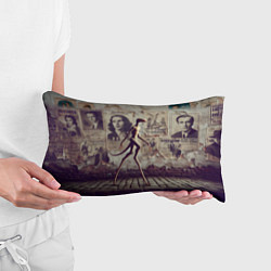 Подушка-антистресс Пришелец идёт вдоль стены с рваными афишами, цвет: 3D-принт — фото 2