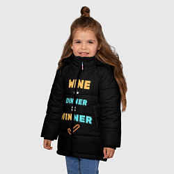 Куртка зимняя для девочки Вино плюс ужин, цвет: 3D-черный — фото 2