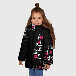 Куртка зимняя для девочки Игра в кальмара: Вертикальное лого, цвет: 3D-черный — фото 2