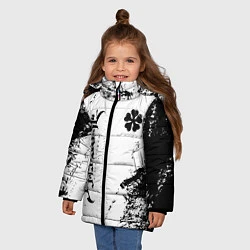 Куртка зимняя для девочки Black clover чёрный клевер вертикальная надпись, цвет: 3D-красный — фото 2