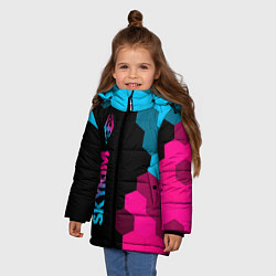 Куртка зимняя для девочки Skyrim - neon gradient: по-вертикали, цвет: 3D-черный — фото 2