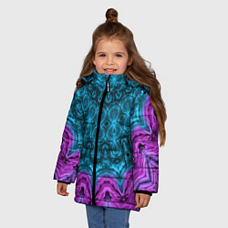 Куртка зимняя для девочки Малиново-синий орнамент калейдоскоп, цвет: 3D-черный — фото 2