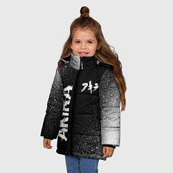 Куртка зимняя для девочки Akira glitch на темном фоне: надпись, символ, цвет: 3D-черный — фото 2