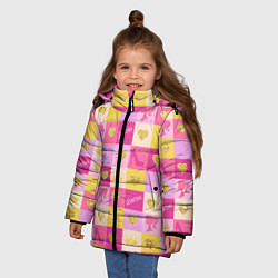 Куртка зимняя для девочки Барби: желтые и розовые квадраты паттерн, цвет: 3D-черный — фото 2