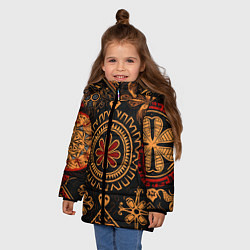 Куртка зимняя для девочки Орнамент в славянском стиле на тёмном фоне, цвет: 3D-красный — фото 2