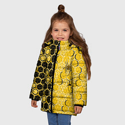 Куртка зимняя для девочки Киберпанк соты шестиугольники жёлтый и чёрный с па, цвет: 3D-черный — фото 2