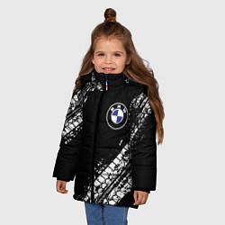 Куртка зимняя для девочки BMW : автомобильные текстуры шин, цвет: 3D-красный — фото 2