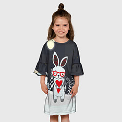 Платье клеш для девочки Зайчик с сердечком в ночном лесу, цвет: 3D-принт — фото 2