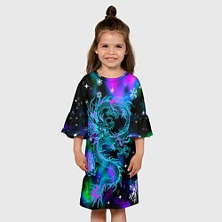Платье клеш для девочки Неоновый дракон в снежинках, цвет: 3D-принт — фото 2