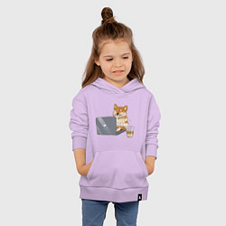 Толстовка детская хлопковая Собака Сиба ину печатает на ноутбуке с кофе, цвет: лаванда — фото 2