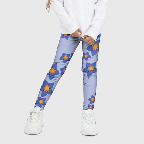 Детские легинсы Узор из синих цветов на сиреневом фоне / 3D-принт – фото 3