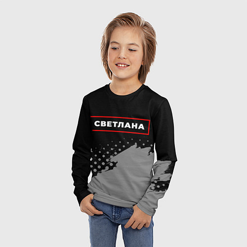 Детский лонгслив Светлана - в красной рамке на темном / 3D-принт – фото 3