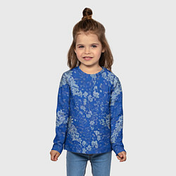 Лонгслив детский Белые лепестки на синем фоне, цвет: 3D-принт — фото 2