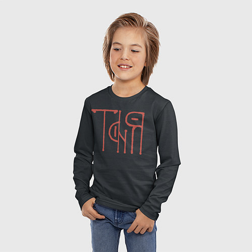 Детский лонгслив Вязью Таня - красная надпись / 3D-принт – фото 3