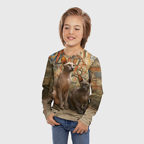 Детский лонгслив Петерболды сидят на фоне стены с граффити / 3D-принт – фото 3