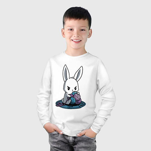 Детский лонгслив Зайчонок обнял клубки The bunny hugged the balls / Белый – фото 3