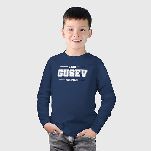 Детский лонгслив Team Gusev forever - фамилия на латинице / Тёмно-синий – фото 3