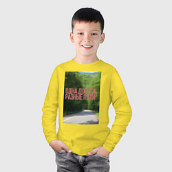 Лонгслив хлопковый детский Дорога в лесу, цвет: желтый — фото 2