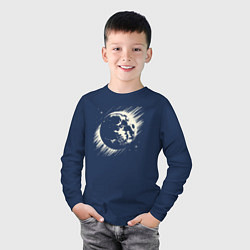 Лонгслив хлопковый детский Луна в космосе, цвет: тёмно-синий — фото 2