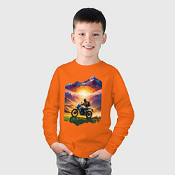 Лонгслив хлопковый детский Мотопутешествие в горы, цвет: оранжевый — фото 2