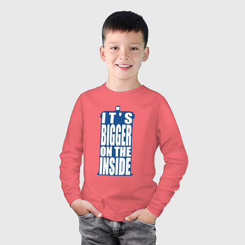 Детский лонгслив Its bigger on the inside / Коралловый – фото 3