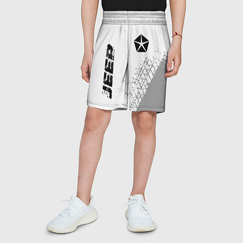 Детские шорты Jeep speed на светлом фоне со следами шин вертикал / 3D-принт – фото 3
