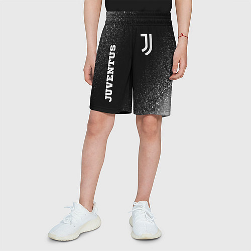 Детские шорты Juventus sport на темном фоне вертикально / 3D-принт – фото 3