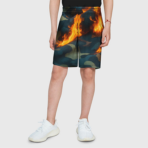 Детские шорты Огонь на камуфляжной ткани / 3D-принт – фото 3