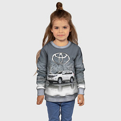 Свитшот детский Toyota Land Cruiser на фоне скалы, цвет: 3D-меланж — фото 2