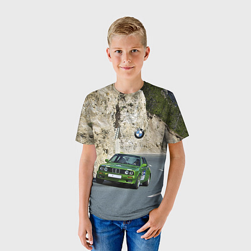 Детская футболка Зелёная бэха на горной дороге / 3D-принт – фото 3