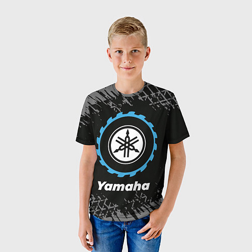 Детская футболка Yamaha в стиле Top Gear со следами шин на фоне / 3D-принт – фото 3