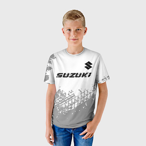 Детская футболка Suzuki speed на светлом фоне со следами шин: симво / 3D-принт – фото 3
