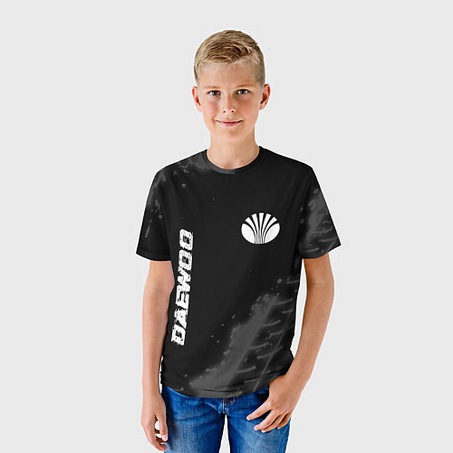 Детская футболка Daewoo speed на темном фоне со следами шин: надпис / 3D-принт – фото 3