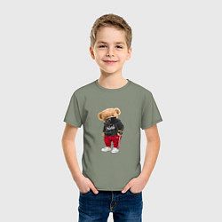 Футболка хлопковая детская Крутой медвежонок в спортивках, цвет: авокадо — фото 2