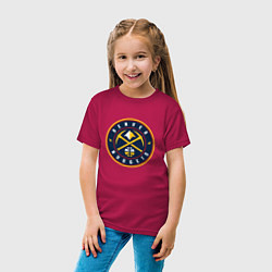 Футболка хлопковая детская Денвер Наггетс логотип, цвет: маджента — фото 2