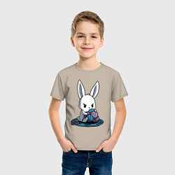 Футболка хлопковая детская Зайчонок обнял клубки The bunny hugged the balls, цвет: миндальный — фото 2