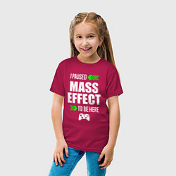 Футболка хлопковая детская I Paused Mass Effect To Be Here с зелеными стрелка, цвет: маджента — фото 2
