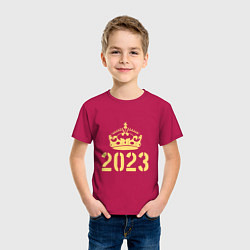 Футболка хлопковая детская Корона 2023, цвет: маджента — фото 2