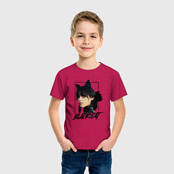 Футболка хлопковая детская Wednesday Black cat, цвет: маджента — фото 2