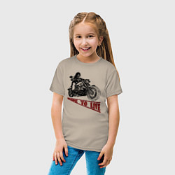 Футболка хлопковая детская Байкер на мотоцикле - череп, цвет: миндальный — фото 2