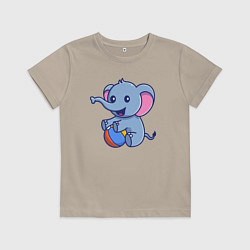 Футболка хлопковая детская Слон играет в мяч, цвет: миндальный
