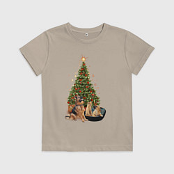 Детская футболка Домашние животные рядом с новогодней елкой