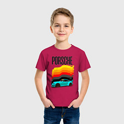 Футболка хлопковая детская Автомобиль Porsche на фоне флага Германии, цвет: маджента — фото 2