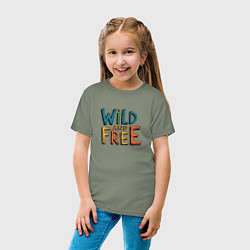 Футболка хлопковая детская Надпись Wild and free, цвет: авокадо — фото 2