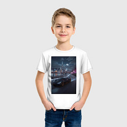 Футболка хлопковая детская Черный суперкар едет к мегаполису, цвет: белый — фото 2