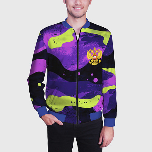 Мужской бомбер Черно-фиолетовый камуфляж и золотой герб РФ / 3D-Синий – фото 3