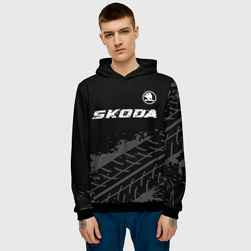 Мужская толстовка Skoda speed на темном фоне со следами шин: символ / 3D-Черный – фото 3